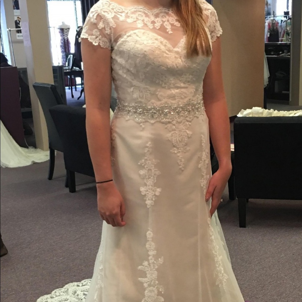 Essence of Australia Wedding dress. NEW!